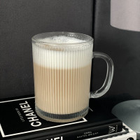 Zoha Glas 2er Set Riffle Cup Henkelglas - 360 ml Kaffeeglas, Glas, Hitzebeständig Latte Macchiato Glas Eiskaffeegläser